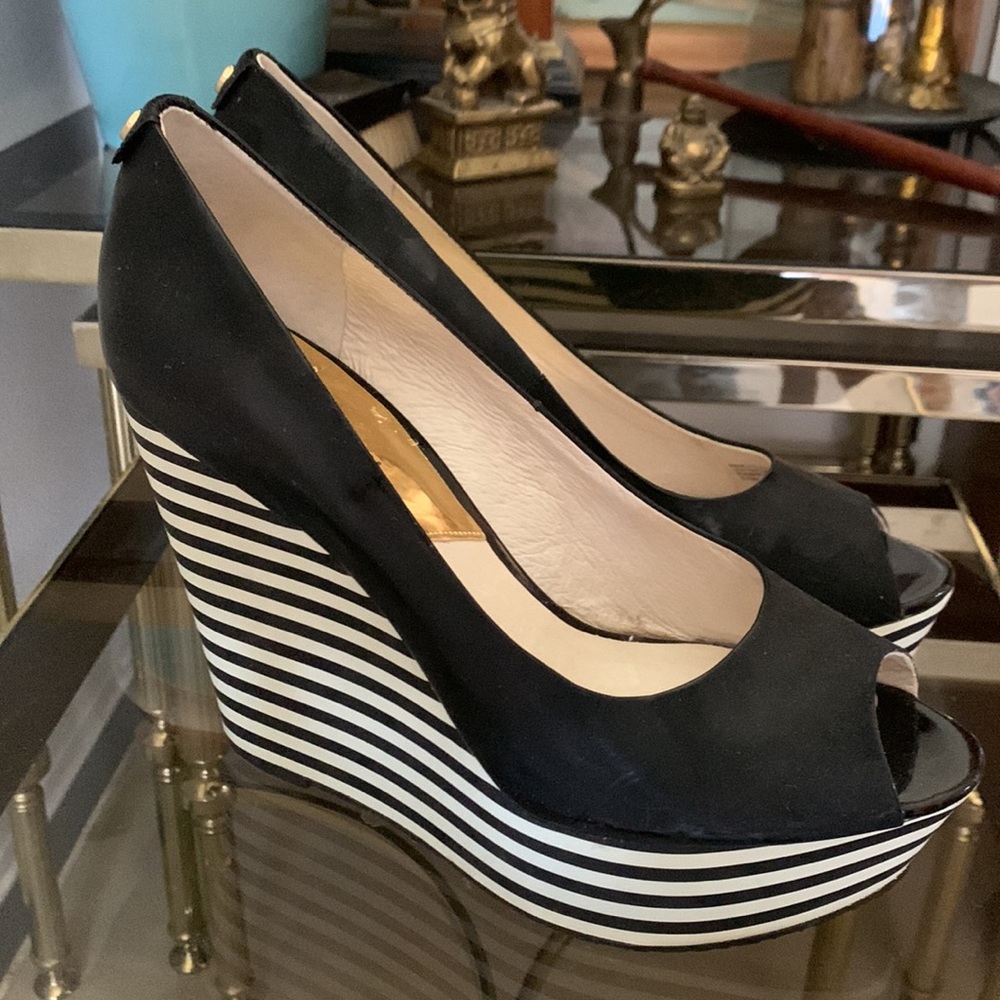 Michael by Michael KORS high wedge platform shoes. NWOT. Size 9.5 but fits 9